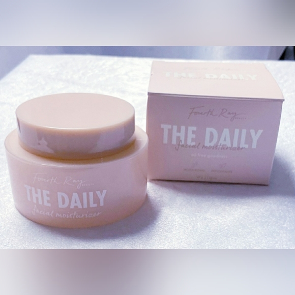 FOURTH RAY BEAUTY “THE DAILY MOISTURIZER “ - Picture 4 of 9